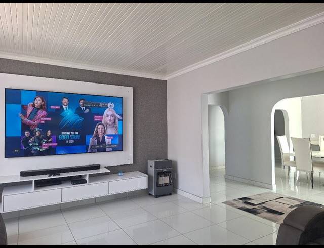 4 BEDROOM HOUSE FOR SALE IN CRAIGIEBURN